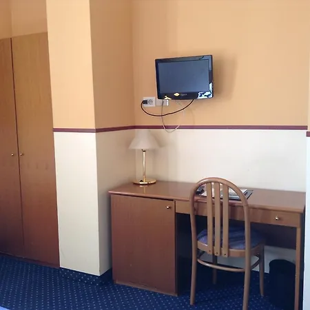מלון Columbus Sea 4*